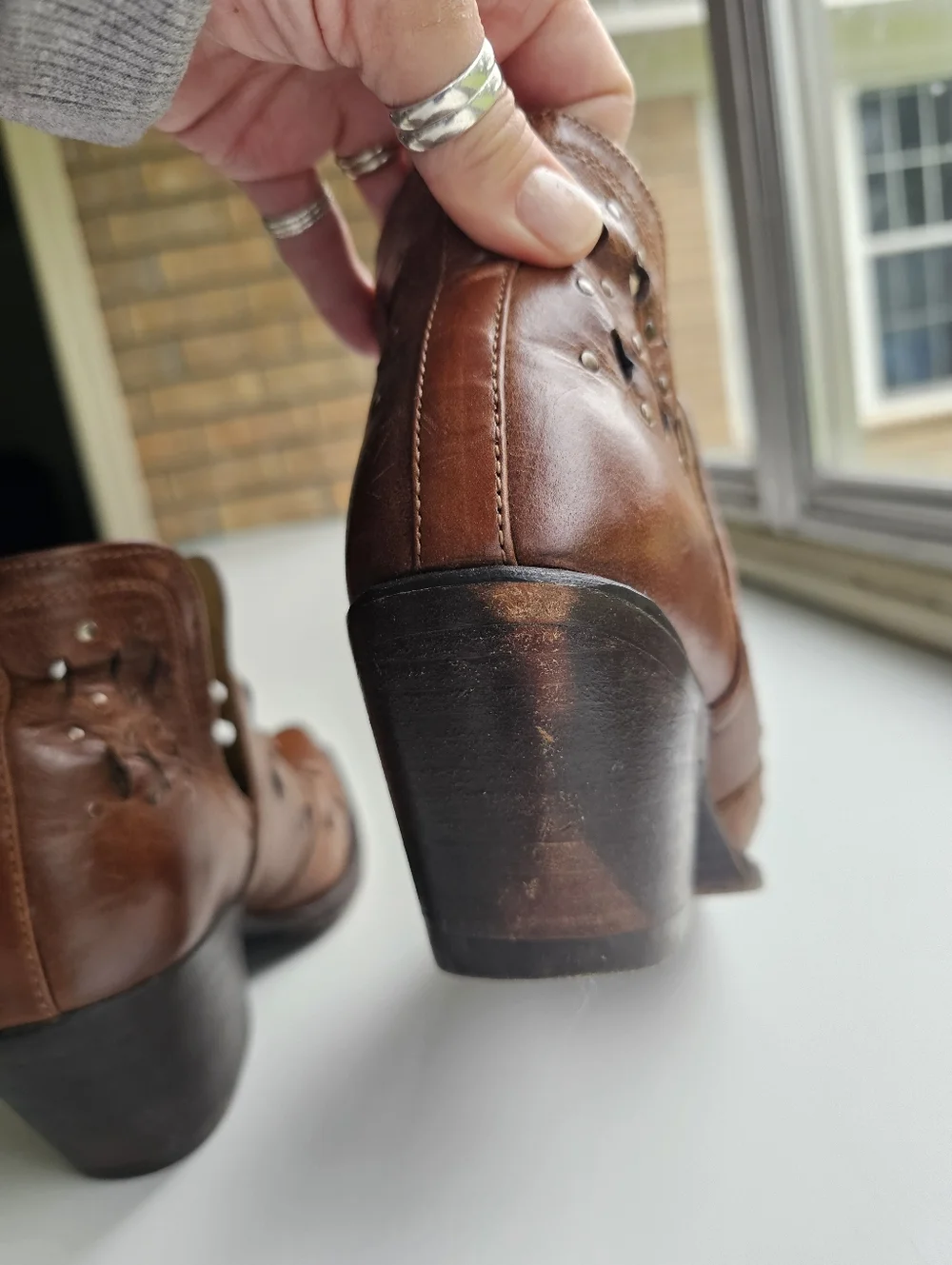 Ariat Dixon Women's Leather Studded Amber Cutout Ankle Booties - Size 7.5 - Picture 4 of 13